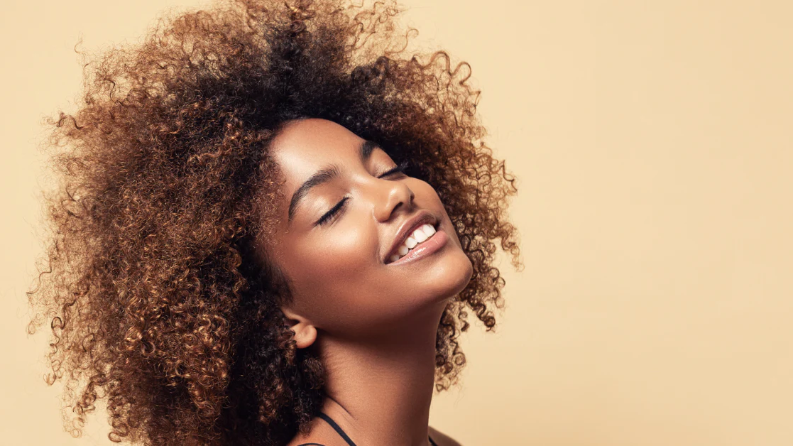 Vegane Pflege für Afro- & Lockenhaar: Nähren, definieren & schützen mit Insight Elasti-Curl