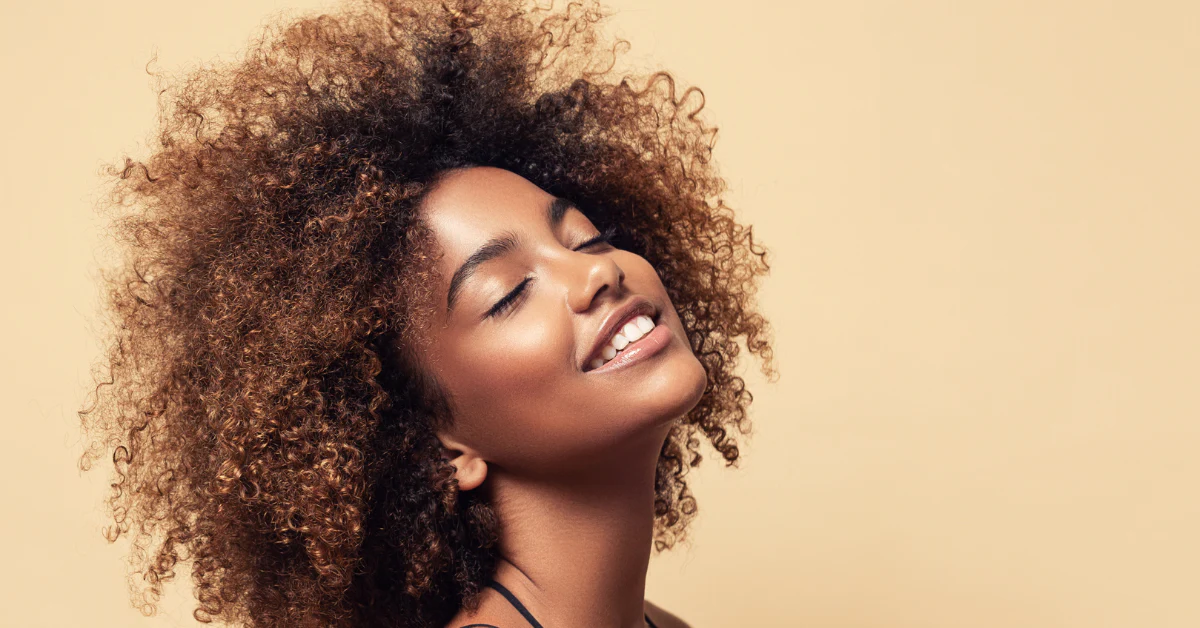 Vegane Pflege für Afro- & Lockenhaar: Nähren, definieren & schützen mit Insight Elasti-Curl