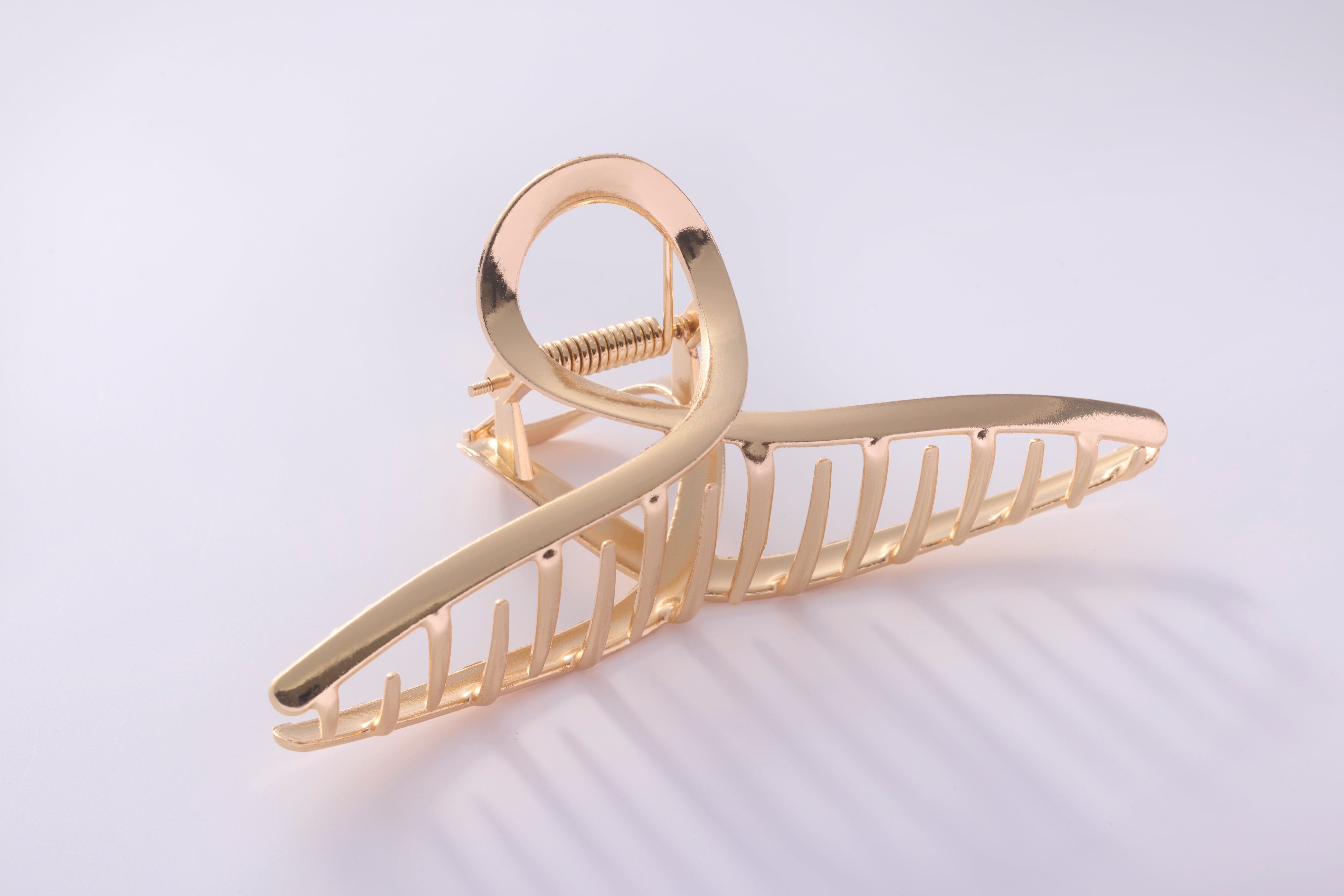 Goldene Haarspange mit Ringdesign